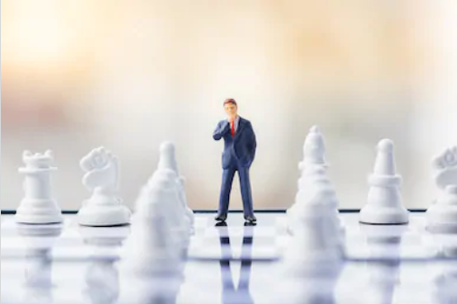 Contrate pessoas ou softwares e libere seu tempo para decisões estratégicas