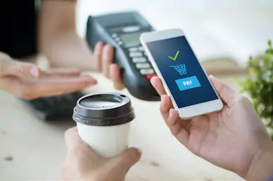 Fim das maquininhas? Como o celular virou máquina de cartão no Brasil